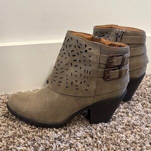 Laura Scott Taupe Ankle Boots with Buckles size 8